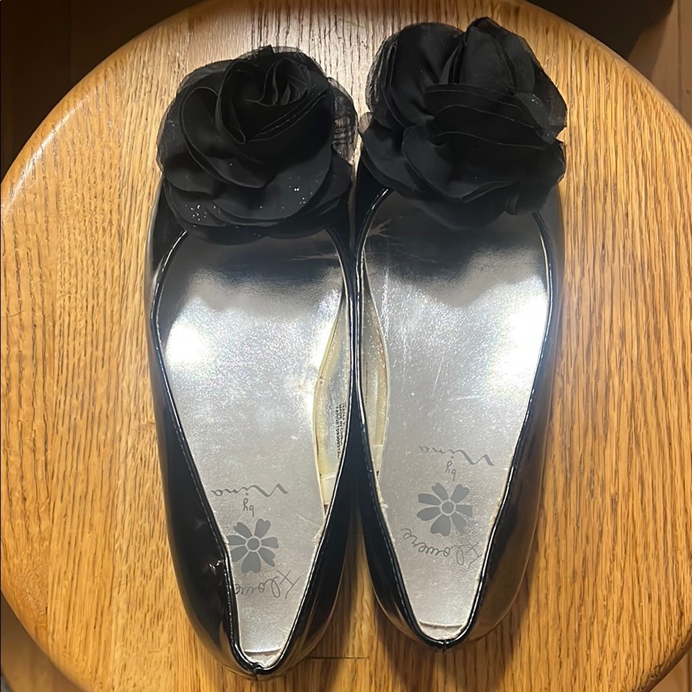 Black Dress Shoes with Elegant Floral Detail